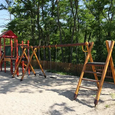 Campsite Mobilheimy U Prehrady